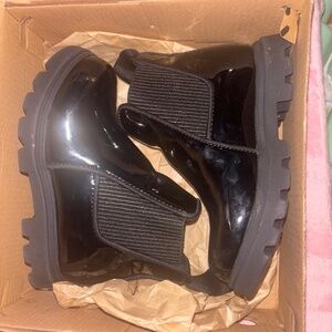 Toddler patent leather boot